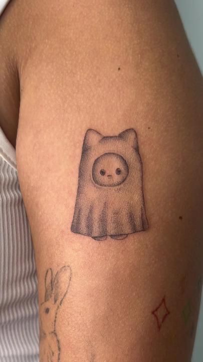 Calico Critters Tattoo, Calico Critter Tattoo, Calico Cat Tattoo, Tattoos Tiktok, Calico Critter, Cat Tattoos, Calico Critters, Ghost Cat, Calico Cat