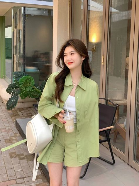 Green Top Outfit, Bus Mod, Tan Outfit, Fashion Chinese, Simple Style Outfits, Casual Frocks, Style Korea, Summer Attire, Classy Work Outfits