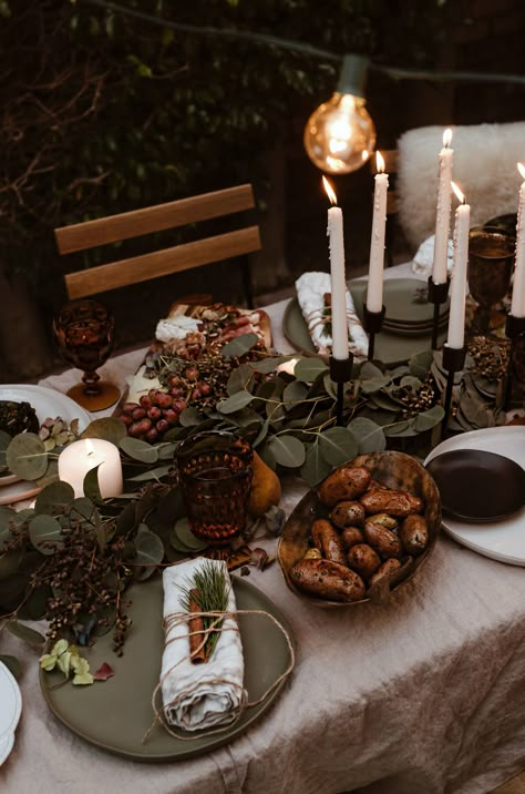 Witchy Dinner, 25th Birthday Dinner, Elopement Picnic, Friendsgiving Ideas, Holiday Shoot, Dinner Party Table Settings, Eating Table, Fall Dinner Party, Tafel Decor