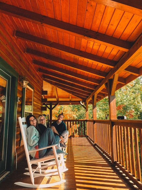 Cottage Getaway Aesthetic, Cabin In Tennessee Mountains, Smoky Mountains Bachelorette, Cabin Weekend With Friends, Gatlinburg Picture Ideas, Cabin Retreat Aesthetic, Cabin Trip Pictures, Birthday In The Mountains, Camping Cabin Aesthetic