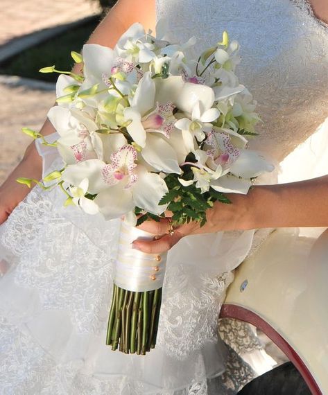 Orchid Bridal Bouquets, Orchid Bouquet Wedding, Brides Flowers Bouquet, Blush Bouquet Wedding, Simple Wedding Bouquets, Wedding Flower Guide, Orchid Bouquet, Bridal Bouquet Flowers, Orchid Wedding