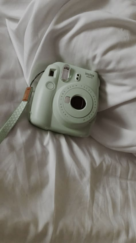 Green Aesthetic Camera, Instax Mini 11 Aesthetic, Green Polaroid Camera, Green Polaroid, Instax Aesthetic, Instax Mini Camera, Instax Camera, Instax Photos, Cute Camera