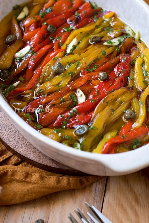 Roasted Red Peppers Recipes, Italian Side Dishes, Italian Antipasto, Antipasto Platter, Italian Vegetables, Italian Recipe, Italian Dinner, Roasted Peppers, Summer Food