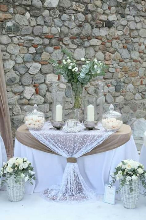 Tafel Decor, Wedding Shower Decorations, Living Modern, Outdoor Wedding Decorations, 50th Wedding Anniversary, Home Decorating Ideas, 50th Wedding, Church Decor, Rustic Wedding Decor