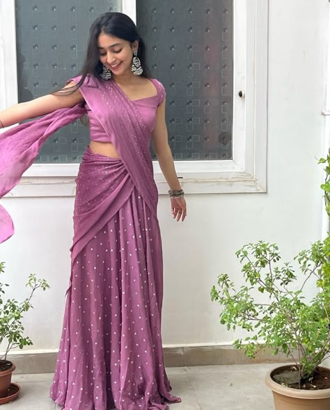 Pink And White Half Saree, Outfit From Saree Scratch, Lehanga Hand Designs, Simple Sarees Classy, Full Sleeves Design For Kurtis Latest, Modern Half Saree, Davani Half Saree Kerala, Saree From Scratch, Simple Half Saree