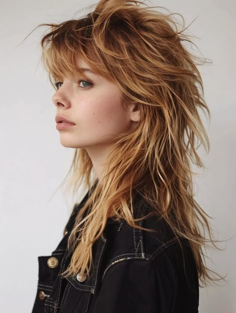 Trendy Long Shaggy Hairstyles to Try Now New Hair Cut Style, Disconnected Haircut, Long Shag Haircut, Shaggy Long Hair, Hair Upstyles, Luscious Hair, Top Hairstyles, Haircuts For Medium Hair, Hair Makeover