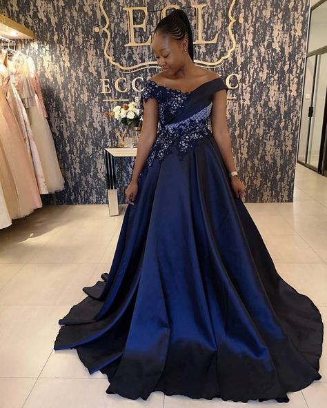 LOVELY YDE DRESSES 2020 BEAUTIFUL AFRICAN DRESSES STANDING! Tswana Traditional Wedding Dresses, Sotho Traditional Dresses, Shweshwe Wedding Dresses, African Bridal Dress, African Traditional Wedding Dress, African Attire Dresses, African Wedding Attire, Shweshwe Dresses, Long African Dresses