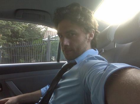 Zach Braff Double Windsor Knot, Double Windsor, Zach Braff, Like Fine Wine, Hey Good Lookin, Man In Love, Celebrity Hairstyles, Man Crush, Music Tv