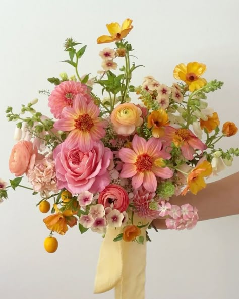 Summer Bouquet, Wedding Flower Inspiration, Flower Therapy, Beautiful Bouquet Of Flowers, Wildflower Wedding, Deco Floral, Wedding Flower Arrangements, Wedding 2024, Floral Inspiration