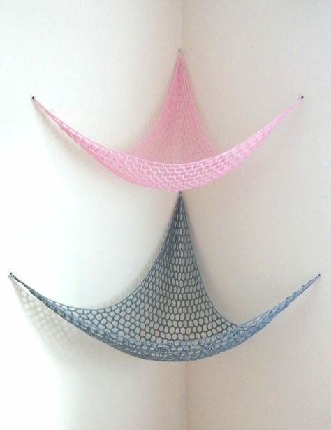 Easy Crochet Room Decor, Crochet Toy Hammock Pattern Free, Crochet Hammock Pattern Free, Crochet Room Decor Ideas Bedrooms, Crocheted Hammock, Crochet Canopy, Yarn Hammock, Crochet Toy Hammock, Crochet Room Decor Ideas