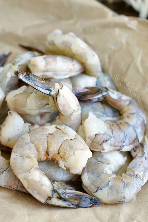 How To Cook Raw Shrimp In The Oven, How To Cook Frozen Raw Shrimp, Cook Raw Shrimp On Stove, Thawing Shrimp Frozen, How To Clean Shrimp, How To Peel And Devein Shrimp, Bang Bang Shrimp Recipe, Ways To Cook Shrimp, Spicy Grilled Shrimp