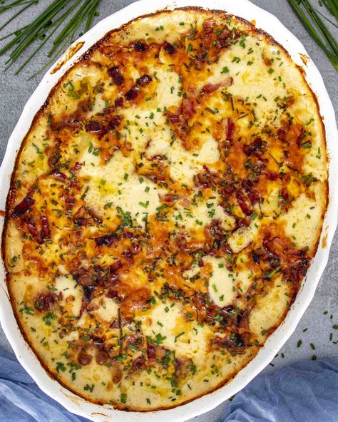 Learn how to make these delicious Loaded Scalloped Potatoes with lots of bacon and cheddar cheese. Comfort food at its finest, easy to make and you'll end up with cheesy, creamy, tender potatoes every single time! #scallopedpotatoes Loaded Scalloped Potatoes Recipes, Loaded Scalloped Potatoes, Potatoes Fries, Corn Casserole Recipe, Jo Cooks, Scalloped Potatoes Cheesy, Thanksgiving 2024, Corn Casserole, Scalloped Potatoes