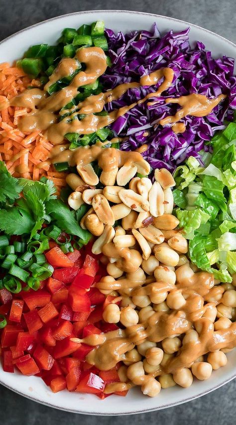 Salad With Peanut Dressing, Peanut Dressing, Chickpea Recipes, Veggie Salad, Chickpea Salad, Healthy Salad Recipes, Arugula, Delicious Salads, Vegetarian Dishes