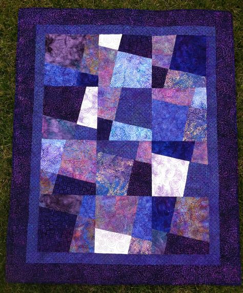 Purple Log Cabin Quilts Ideas, Purple Patchwork Quilts, Beach Quilts, Stained Glass Quilts Batik, Dark Purple Quilt, Purple Batik Quilts, Beach Quilt, Sewing Quilts, Purple Quilts