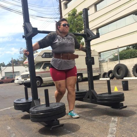 Yoke carry #strongwoman Female Power Lifter, Woman Power Lifter, Power Lifter Women, Female Strongman, Weld Idea, Diy Workout, Workout Inspo, Dynamic Pose, Health Fitness Nutrition