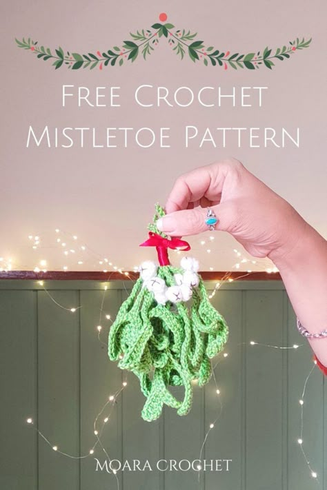 Mistletoe Crochet Pattern, Mistletoe Crochet Pattern Free, Crochet Mistletoe Pattern Free, Mistletoe Crochet, Crochet Mistletoe, Crochet Christmas Garland, Small Crochet Gifts, Free Crochet Sweater, Crochet Succulent