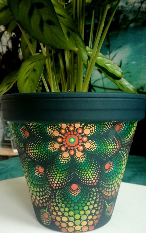 Dot Painting On Plant Pots, Plant Pot Acrylic Painting, Dot Painting Pots, Dot Painting On Pots, Dot Painting Flower Pots, Painted Clay Pots Ideas Terra Cotta, Terra Cotta Pot Crafts Diy, Plant Pot Design, Flower Pot Art