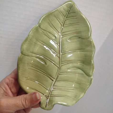 New New Glossy Finish. Leaf Pottery, Kitchen Color Green, Mini Casseroles, Wilton Cake Pans, Kitchen Innovation, Ceramic Leaf, Leaf Plate, Bridesmaid Tumbler, Yellow Coffee