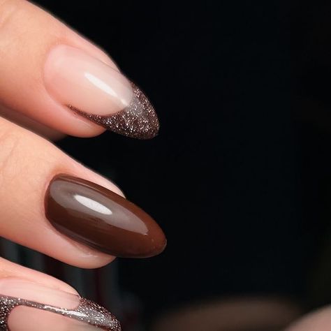 Brown Glittery Nails, Brown Sparkly Nails, Brown Nails Glitter, Brown Glitter Nails Fall, Brown Glitter Nails, Espresso Nails, Dark Brown Nails, Brown Manicure, Shiny Nails Designs