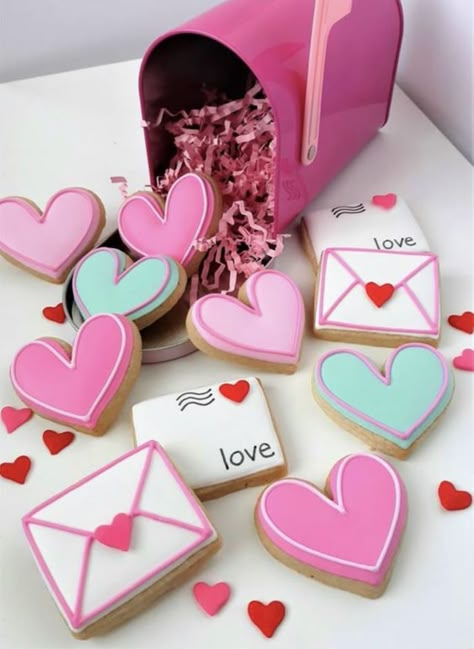 Staging Cookie Photos, V Day Cookies, Valentines Baked Goods To Sell, Cute Sugar Cookies, Cookies Valentines Day, Galletas Royal Icing, Valentines Day Sugar Cookies, Valentine Cookies Decorated, Royal Cookies