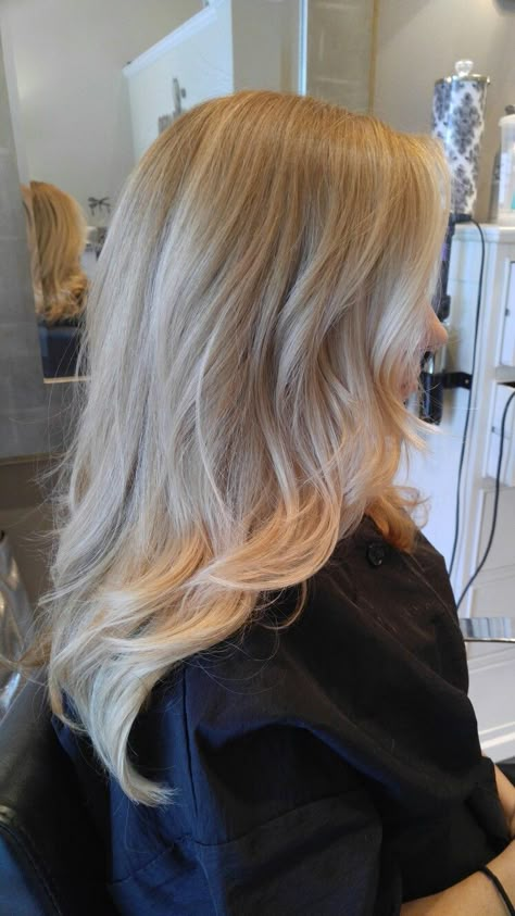 Butter cream blonde Butter Cream Hair Color, Classic Blonde Hair, Butter Cream Blonde Hair, Vanilla Cream Blonde Hair, Cream Blonde Hair Balayage, Cream Balayage, Butter Blonde Balayage, Creamy Vanilla Blonde Hair, Cream Blonde Hair