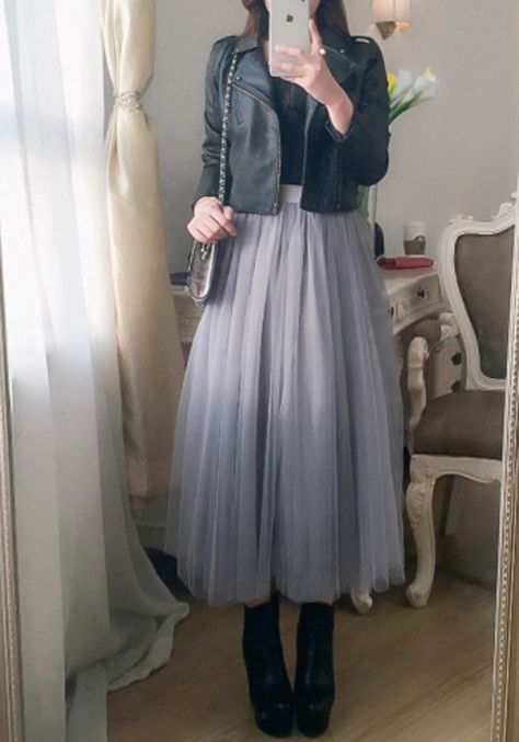 Grey Tutu Skirt Outfit, Maxi Tutu Skirt Outfit, Rok Tutu Ootd, Organza Skirt Design, Outfit Rok Tutu, Long Tutu Skirt Outfit, Rok Tutu Hijab Outfit, Grey Tulle Skirt Outfit, Ootd Rok Tutu