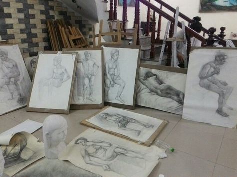 Drawing Class Aesthetic, Art Classes Aesthetic, Multimedia Arts Student Aesthetic, Painting Class Aesthetic, Life Drawing Class Aesthetic, Art Gallery Owner Aesthetic, Art Major Aesthetic, Book Cover Art Diy, Art Academia