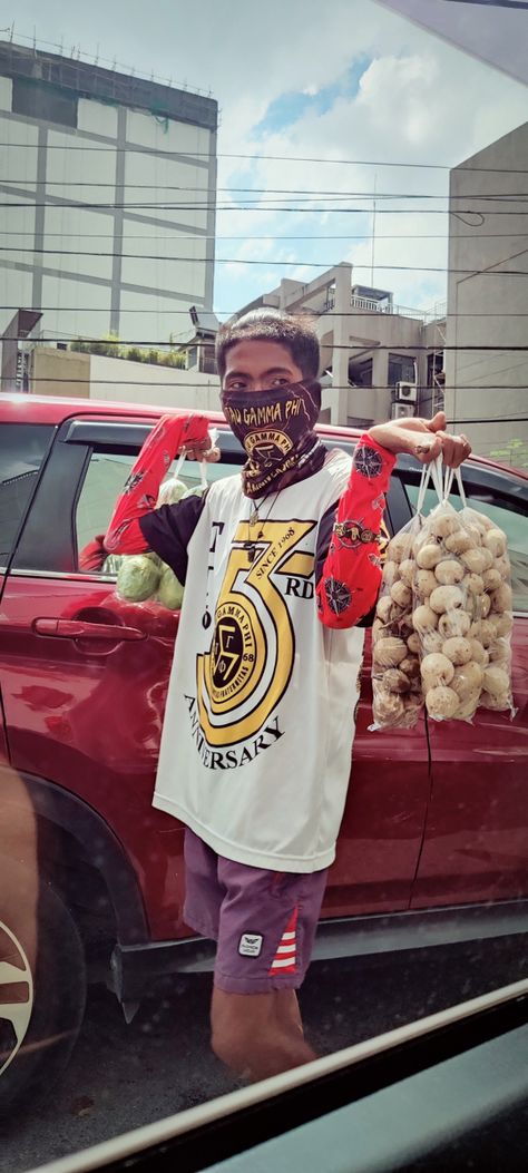 Kuya selling Lanzones fruits in the streets of Manila #manila #philippines #filipino #travel #southeastasia Filipino Street Fashion, Filipino Streetwear, Philippines Culture, Manila Philippines, Style Guide, Southeast Asia, The Streets, Manila, Street Fashion