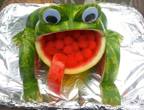 Frog Watermelon Fruit Bowl | ... Watermelon-Creations/527924257260192 Watermelon Frog Watermelon Art Frog Watermelon, Watermelon Frog, Frog Fruit, Carved Watermelon, Veggie Display, Watermelon Basket, Fruit Creations, Watermelon Art, Watermelon Carving