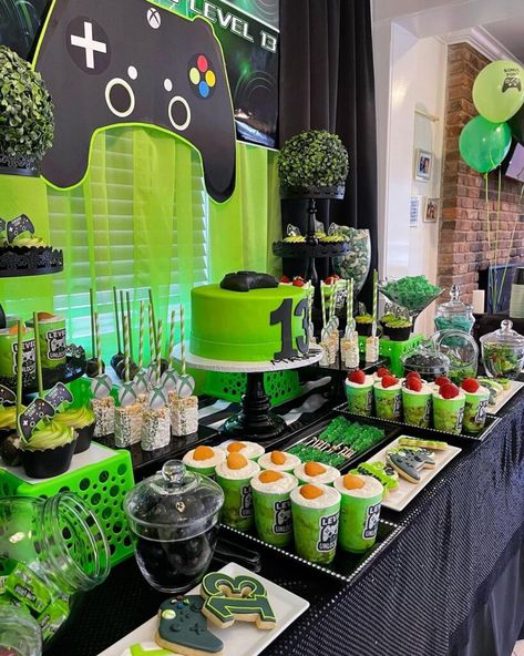 10 Year Birthday Party Food, Gaming Party Decorations Ideas, X Box Party Ideas Birthdays, Video Gaming Birthday Party, Gamer Party Table Decor, Video Game Birthday Party Food Ideas, Playstation 5 Birthday Party Ideas, Video Game Bday Party Ideas, Level Up Birthday Party Ideas