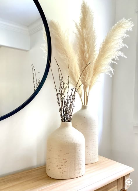 Vase And Pampas, Pampas In Vase Decor, Pampas Grass Vases, Pussywillow Decor, Vase Pampa, Autumn Bathroom Decor, Vase Inspiration, Large Vases Decor, Large Console Table