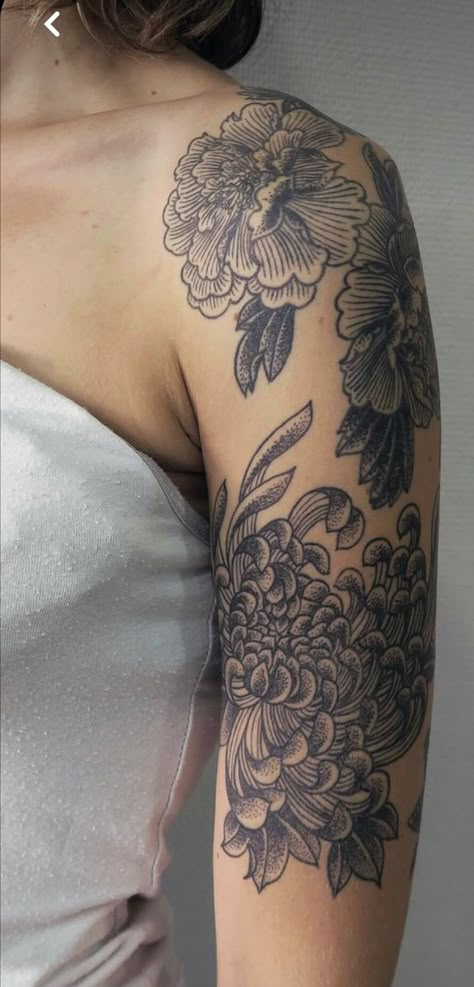 Front Shoulder Tattoos, Yang Tattoo, Chrysanthemum Tattoo, Christian Tattoo, Geniale Tattoos, Botanical Tattoo, Feminine Tattoo, Dream Tattoos, Piercings And Tattoos