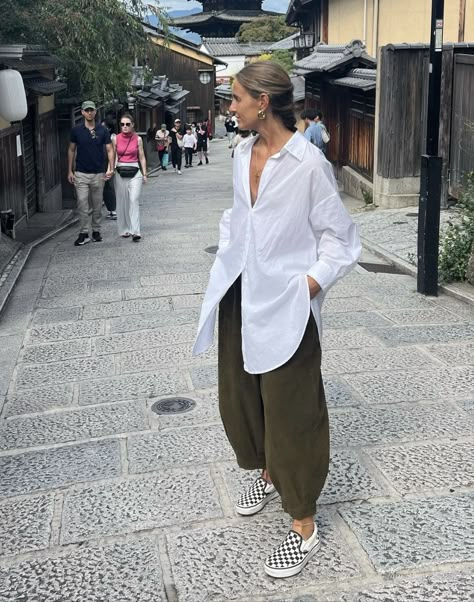 Feminine Masculine Style Outfit, Bangkok Street Style, White Shirts Outfits, Spring Fits, Minimal Outfit, Fashion Victim, Outfit Inspo Fall, Minimal Fashion, Primavera Estate