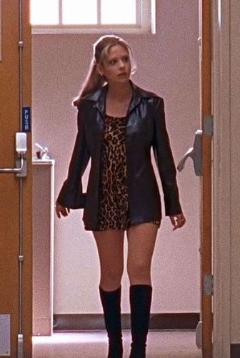 Buffy The Vampire Slayer Iconic Outfits, 90s The Craft Fashion, Vampire Y2k Aesthetic, Buddy The Vampire Slayer Outfits, Buffy Aesthetic Outfits, Aries Venus Aesthetic Style, 90s Vampire Aesthetic Outfit, Cordelia Outfits Buffy, Buffy Inspired Outfits