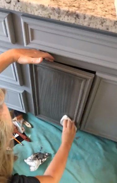 Hi, I'm Rhonda, a Hometalker here in Houston. I recently did a Facebook Live with Hometalk where I shared a cabinet glazing technique. In case you missed it, here's my tutorial!  Want to get this gorgeous glazed look? I can help! Click here to go to my profile page and send me a message to get started!    The first thing you’ll want to do when painting any furniture is to make sure to clean it well. Be especially vigilant with kitchen and bathroom cabinets as furniture in these rooms… Glazing Oak Cabinets, Gray Glazed Kitchen Cabinets, Glaze Cabinets Before And After, Chalk Painted Kitchen Cabinets, Painted Furniture Cabinets, Distressed Kitchen Cabinets, Glazed Kitchen Cabinets, Glazing Furniture, Cabinet Transformations