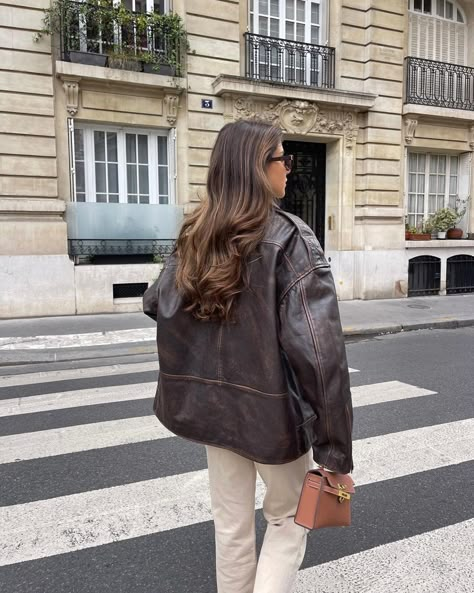 Brown Leather Button Up Shirt Outfit, Brown Leather Jacket Outfit, Fall Leather Jacket, Dinner Outfit Casual, Stile Blair Waldorf, Adrette Outfits, Thanksgiving Outfit Ideas, What To Wear Fall, Cute Thanksgiving Outfits