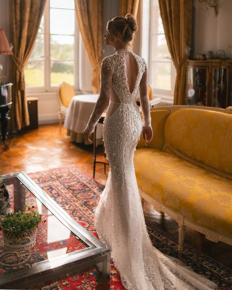 The groom will definitely appreciate it! The fully covered Gabbie dress leaves room for imagination. Sheer details, sparkle, and floral motifs — tenderness and allure have merged into one. ✔️ The Love Poetry collection by Katy Corso Bridal Couture Spring 2025. #KatyCorso #bridalcouture #weddingdress #bridal True Aesthetic, Deco Wedding Dress, Art Deco Wedding Dress, Embroidery With Sequins, Simple Wedding Dress Short, Long Flower Girl Dresses, Beach Wedding Gown, Sleeved Wedding, Wedding Party Outfits