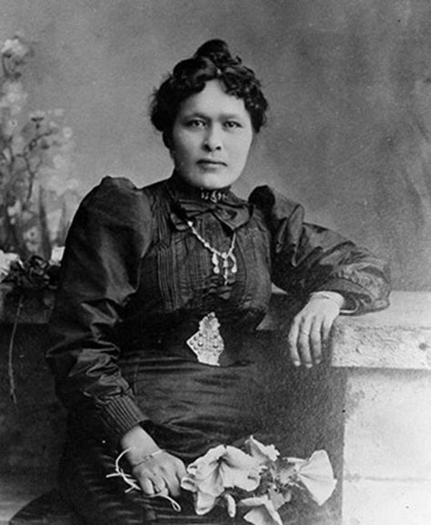 Meet the Women Who Led the Klondike Gold Rush - Neatorama Common Law Marriage, Klondike Gold Rush, Stem Careers, The Gold Rush, The Oregon Trail, Math Stem, Birth Mother, Canadian History, Moving To California