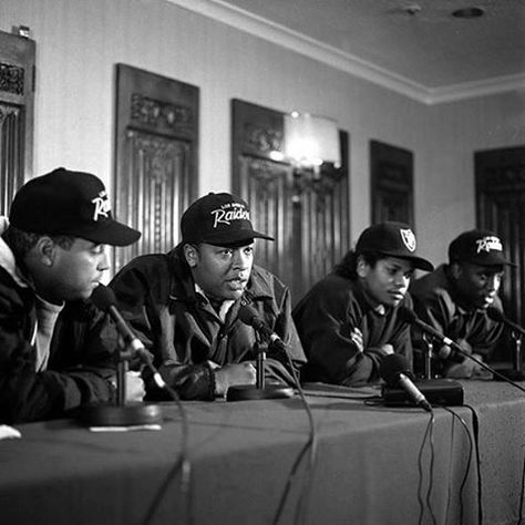 NWA at a press conference in London . N.w.a Aesthetic, 90s Rappers, Skateboard Photos, Hip Hop Classics, 90s Rap, 90s Hip Hop Fashion, Old School Music, Rap Albums, Real Hip Hop