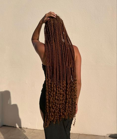 Honey Brown Braids With Curls, Brown Knotless Braids With Curls, Brown And Blonde Peekaboo Braids, Brown Peekaboo Braids, Brown Braids With Curls, Peekaboo Braids With Curls, Honey Brown Braids, Brown Hair Braids, Brown Braids For Black Women