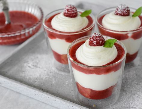 Ricotta Cheese Recipes Dessert, Healthy Strawberry Dessert, Ricotta Mousse, Strawberry Ricotta, Ricotta Cheese Recipes, Seasonal Desserts, Strawberry Mousse, Strawberry Sauce, Cheese Bites