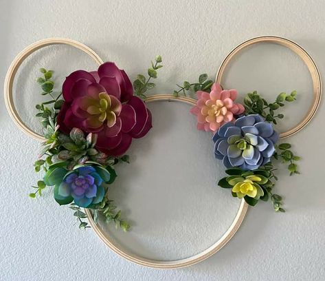 Disney Decor Diy, Disney Diys, Disney Decorations, Disney Kitchen Decor, Mickey Mouse Wreath, Mickey Decorations, Wedding Album Layout, Disney Wreath, Disney Themed Classroom