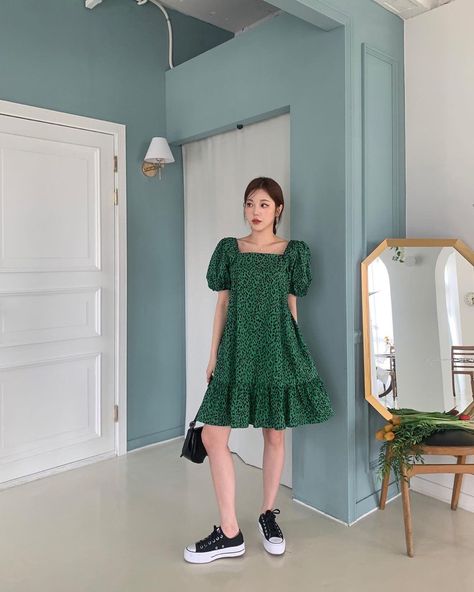 Flowery Dress Casual, Flowery Dress, Flowery Dresses, Flora Dress, Korean Outfit Street Styles, Stylish Short Dresses, Dress Business, Style Korea, Stylish Party Dresses