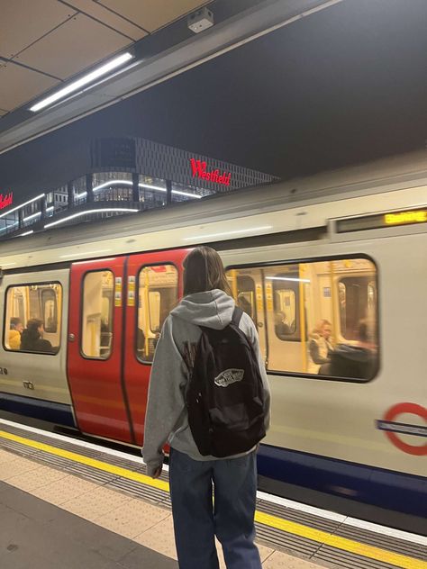 Aesthetic Candid Photos, Train Pictures Aesthetic, Candid Selfie Poses, Candid Photos Aesthetic, Candid Photo Ideas, Underground Train, Candid Pics, Candid Pictures, Candid Photo