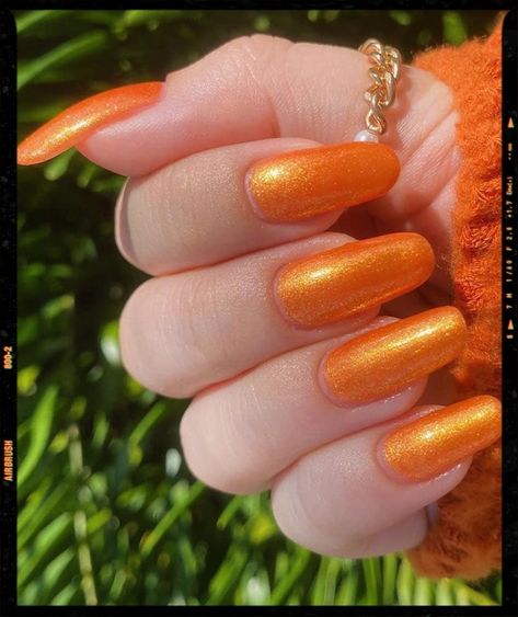 Orange Shimmer Nails, Orange Nails Sparkle, Sparkly Orange Nails, Orange And Gold Nails, Orange Glitter Nails, Orange Chrome Nails, Autumn Nail Designs, Yellow Nail Art, Autumn Nail