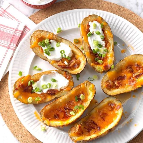 Potato Appetizer, Potato Skins Recipe, Potato Boats, Potatoe Skins Recipe, Baked Potato Skins, Cheddar Potatoes, Restaurant Copycat, Tgi Fridays, How To Make Potatoes