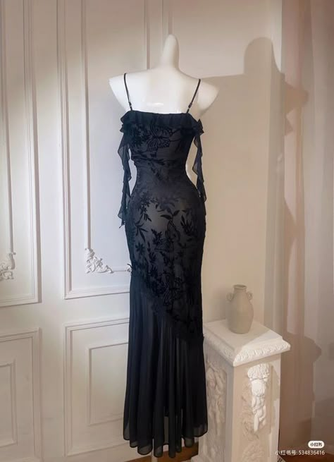 Prom Dress Inspo, Black Spaghetti, Black Spaghetti Strap, Prom Dress Ideas, Prom Inspo, Long Evening Dress, Prom Dress Inspiration, Black Chiffon, Pretty Prom Dresses