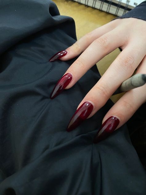 Vamp Red Nails, Red And Black Acrylic Nails Ideas, Vampiric Nails, Blood Red Acrylic Nails, Aesthetic Nails Dark, Goth Nails Simple, Dark Fem Nails, Nail Ideas Nail Polish, Dark Red And Black Nails