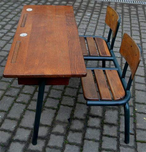 Pupitre ancien pour écolier fabriqué par MATCO mobilier scolaire School Table, Atelier Design, School Tables, School Desks, Study Table, Outdoor Table, Reno, Outdoor Furniture, Desk