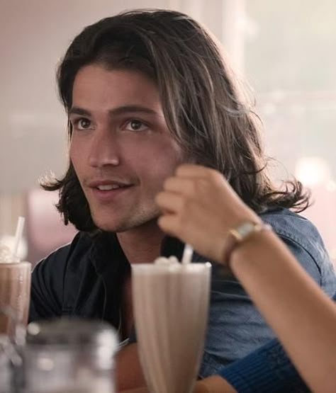 Thomas McDonell Thomas Mcdonnell, Finn Collins, Thomas Mcdonell, The 100 Show, Chace Crawford, Jewish Men, Men's Long Hairstyles, Holiday Romance, Boys Long Hairstyles